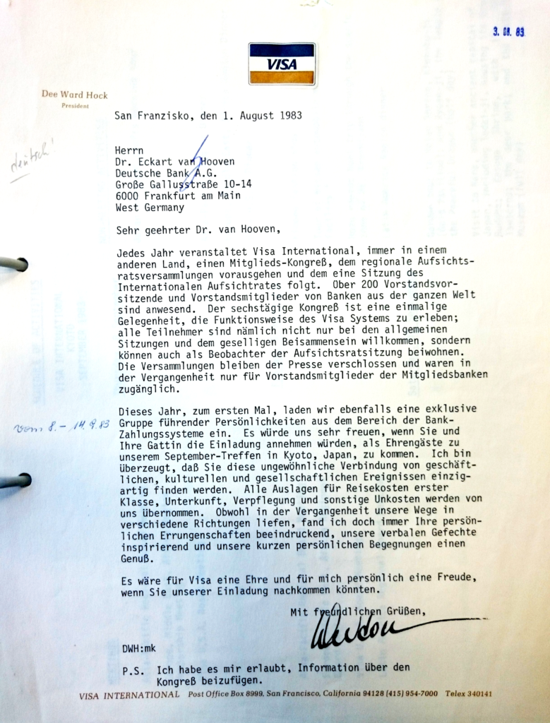 Invitation letter from Dee Ward Hock (Visa) to Eckart van Hooven (Deutsche Bank), with handwritten commentary. August 1 and 3, 1983. Historisches Institut der Deutschen Bank, Frankfurt am Main, V19/0258